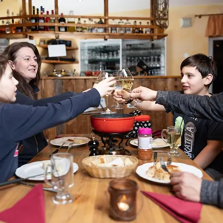 Hotel Reitstall Und Saloon San Jon Scuol