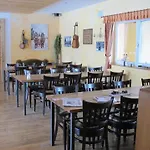 מלון Reitstall Und Saloon San Jon 2*