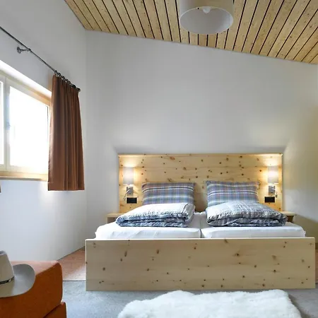 Reitstall Und Saloon San Jon 2* Scuol